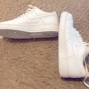 I’m selling white air forces size 11 and the brand is Nike